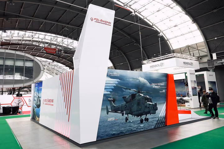 PZL-Świdnik na MSPO Kielce — stoisko targowe z grafiką śmigłowca AW159, realizacja EventSpirit.