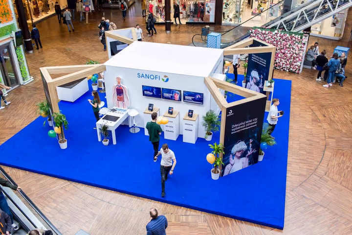 Aktywacja Sanofi #interAKTYWNIEpozdrowie w galerii handlowej — kadr z góry, produkcja EventSpirit.